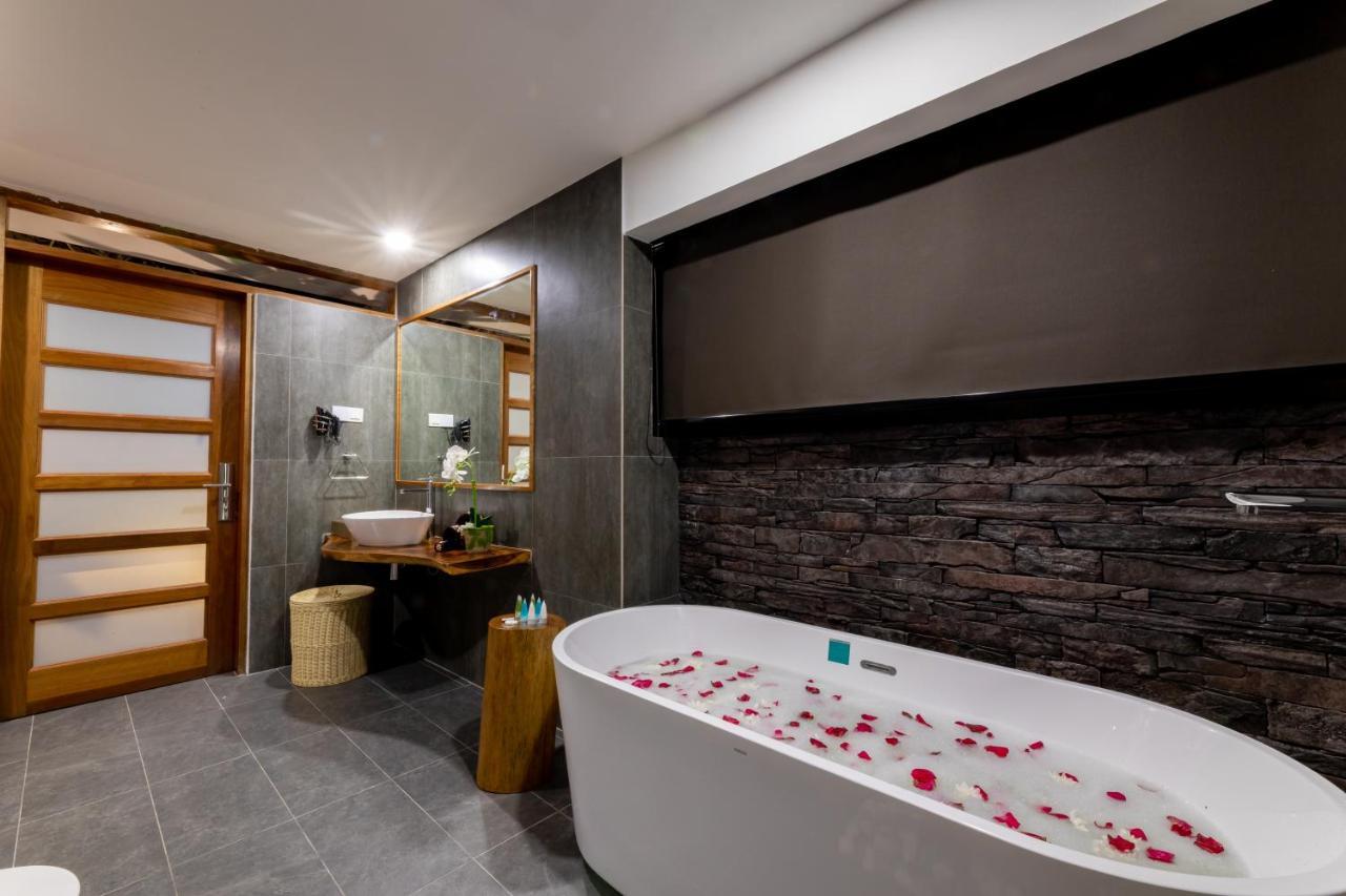 Maneh Villa Langkawi - Private Pool Пантай Ченанг Екстериор снимка