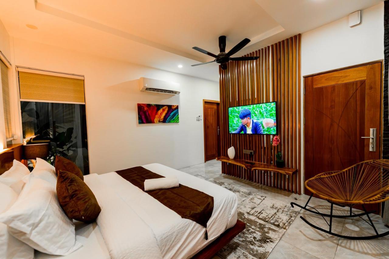 Maneh Villa Langkawi - Private Pool Пантай Ченанг Екстериор снимка