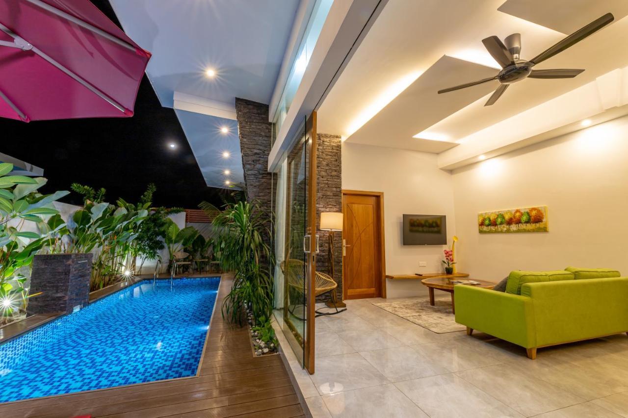 Maneh Villa Langkawi - Private Pool Пантай Ченанг Екстериор снимка